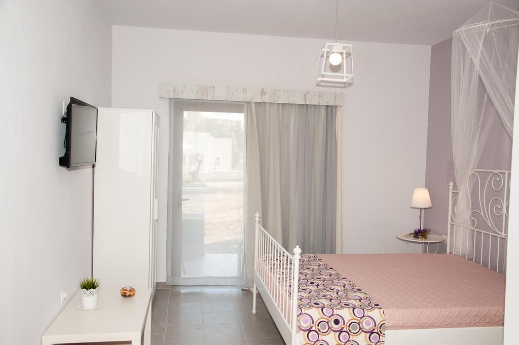 Efrilias Studios & Apartments 키사모스 외부 사진