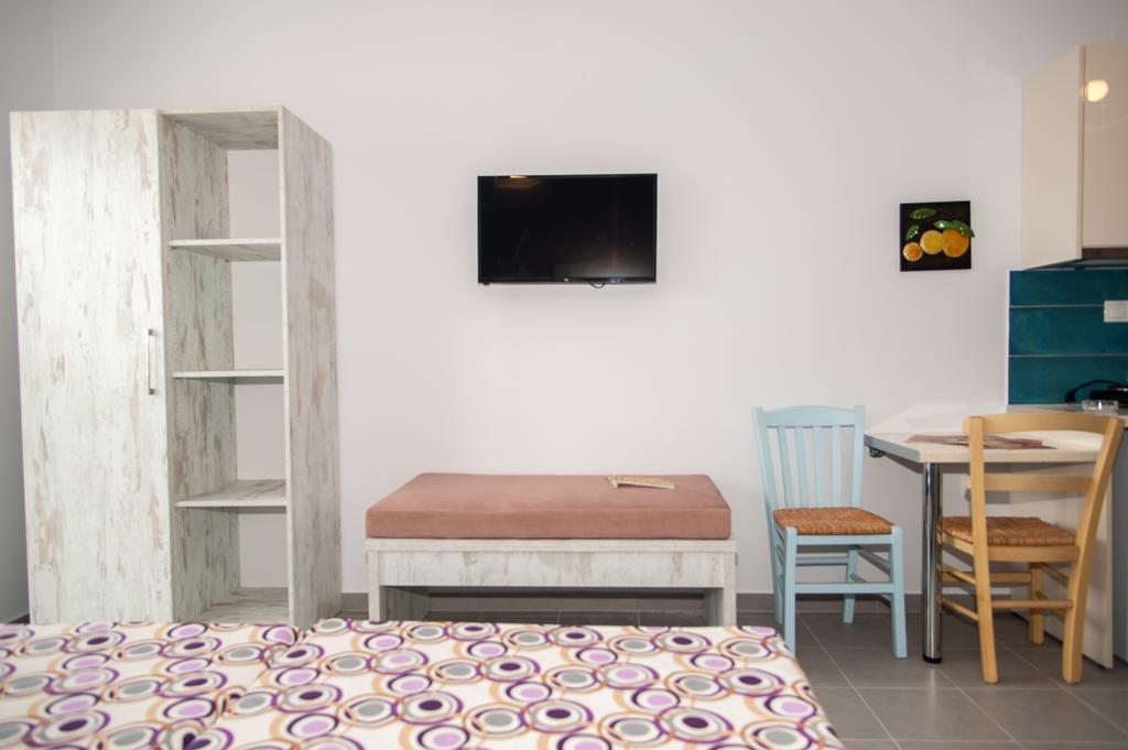 Efrilias Studios & Apartments 키사모스 외부 사진
